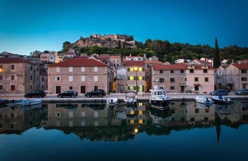 Novigrad Villa | Seafront Stone House Sajbel