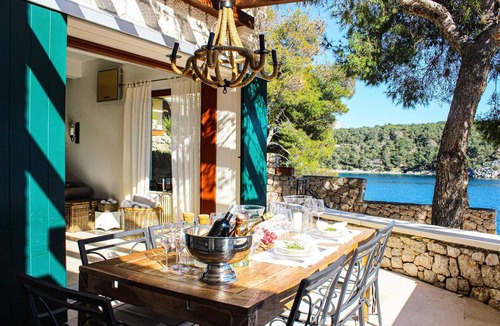Cove Osibova (Milna) Apartment | Seafront Villa Marella