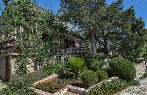 Pokrivenik House | Seaside Retreat- Villa Ruža, Hvar island-Three Bedroom Holiday Home with Sea View