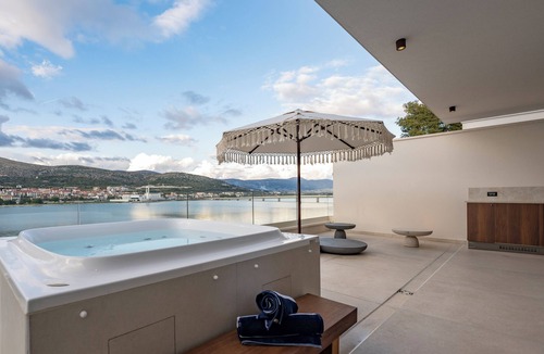 Trogir Apartment | Seaside Villa by Brown Hotels