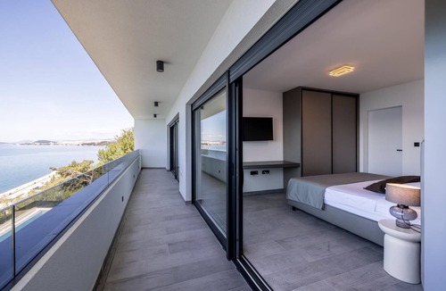 Podstrana Villa | Seaside Villa Leonis at the Split entrance with stunning Island views