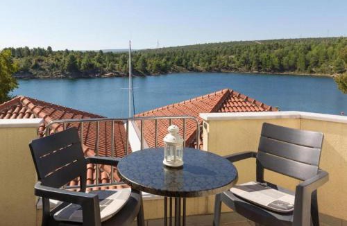 Krusevo Apartment | Seaview apartment in Obrovac with balcony