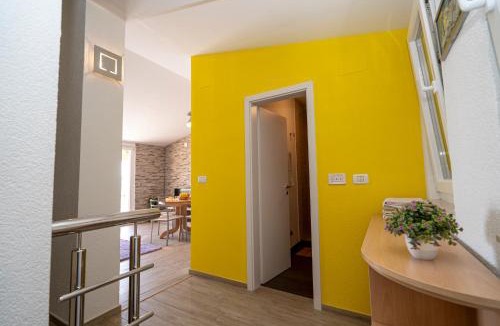 Jadrija Apartment | Seaview & Balcony Apartment PETRA