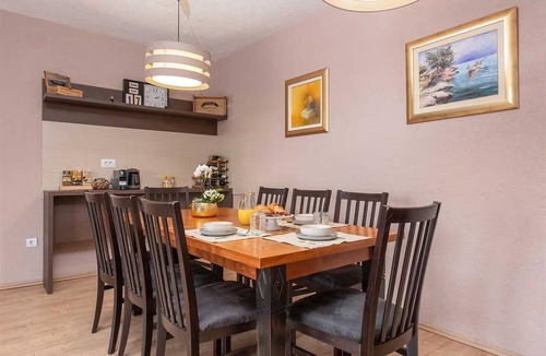 Businci House | Seaview Family Villa with Heated Pool