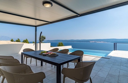 Ruskamen Villa | Seaview Villa Marila with a private heated pool with hydromassage, 3 en-suite bedrooms (6+2 people), 1km from the beach