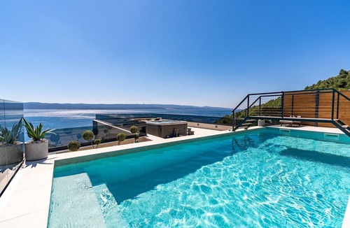 Pisak Villa | Seaview Villa Blue Lagoon with private heated pool, 2 jacuzzies, sauna, media room, 6 bedrooms, beach 70m