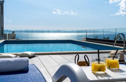 Makarska Villa | Seaview villa Lea 5-bedroom villa with heated pool and amazing views of the city and sea