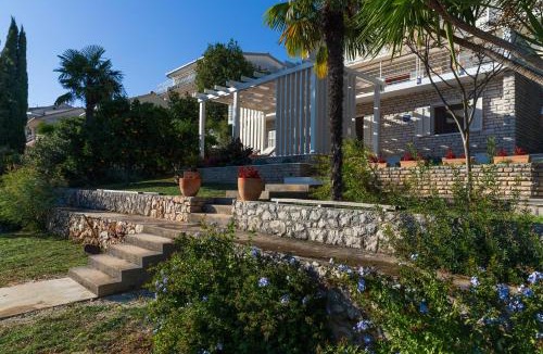 Businci Apartment | Secret Garden Barada Beach Apartment
