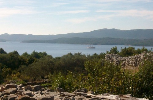 Veli Iz House | Serene Holiday Home in Veli Iž with Fenced Garden
