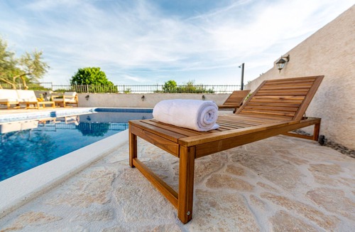 Gornje Planjane House | Seven Olives Guest House * with heated pool - Krka waterfalls - near Sibenik