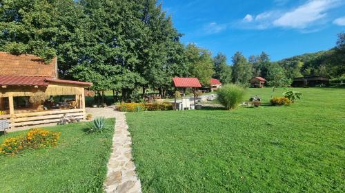 Kljuc House | Simetić