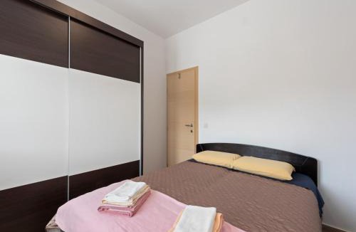 Nevidane Apartment | Simplistic Apartment in Neviđane near Sea beach