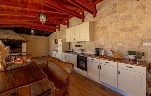 Galovac House | Six-Bedroom Holiday Home In Galovac