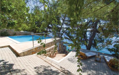 Prizba House | Six-Bedroom Holiday Home In Prizba