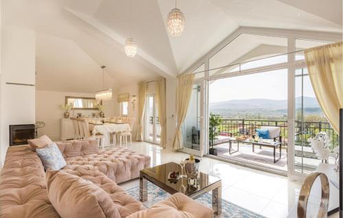 Prolozac House | Six-Bedroom Holiday Home In Glavina Donja