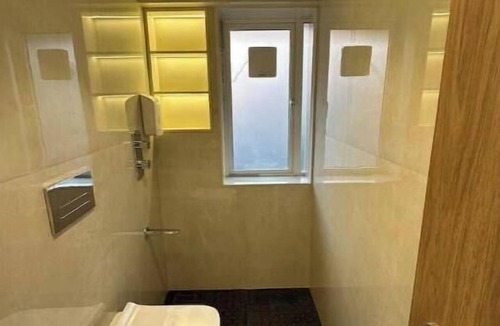 Khar Apartment | Skyline A : A Cozy Studio Apartment