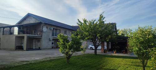 Velika Gorica House | Sleep and Fly room's by Dado & Lela