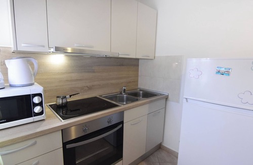Monterol Apartment | Small, simple apartment Stella Maris 2