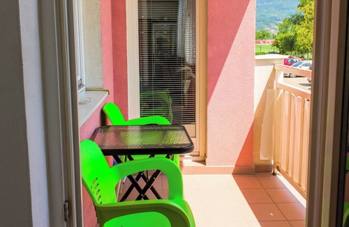 Doboj Apartment | Spacious 2-bedroom Apartment w/Balcony & Free Parking – Ideal for Long Stays
