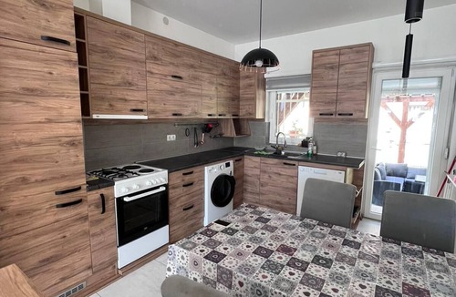 Ilidza Apartment | Spacious 3-Bedroom, 2-Bath Apartment in Ilidža – Near Airport, Garden & BBQ