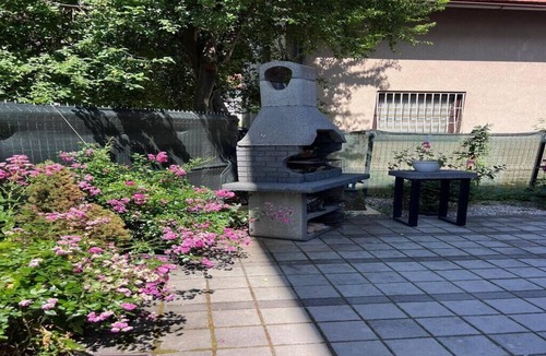 Ilidza Apartment | Spacious 3-Bedroom, 2-Bath Apartment in Ilidža – Near Airport, Garden & BBQ