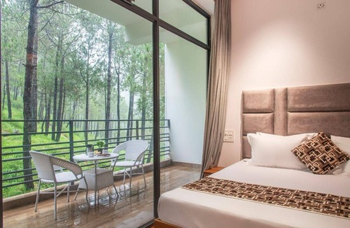 Kumarhatti Apartment | Spacious 3-bedroom apartment in gorgeous Dharampur with AC in floor 7