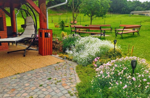 Bradesti Villa | Spacious 7-bedroom villa in welcoming Tibod with WiFi and large green area