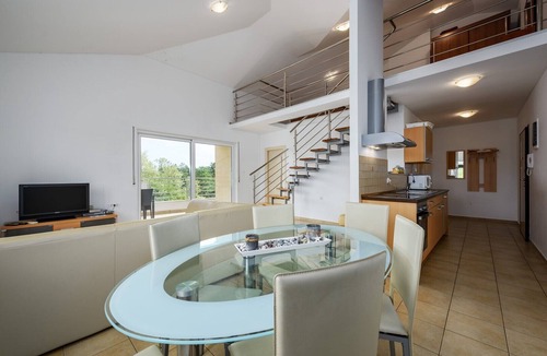 Monterol Apartment | Spacious apartment near the sea Adria B11