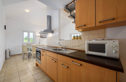 Monterol Apartment | Spacious apartment near the sea Adria B11