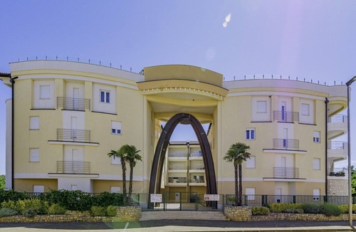 Monterol Apartment | Spacious apartment near the sea Adria B11