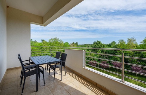 Monterol Apartment | Spacious apartment near the sea Adria B11