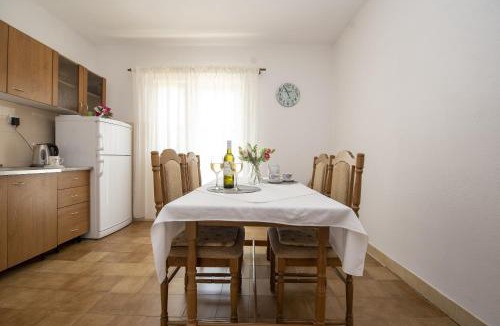 Podglavica Apartment | Spacious apartment Zivkovic with balcony, big garden and grill