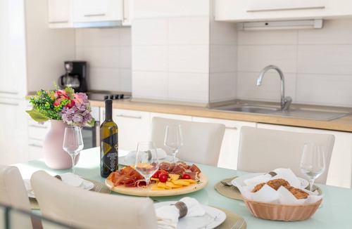 Podstrana Apartment | Spacious Beachfront Apartments Tanita
