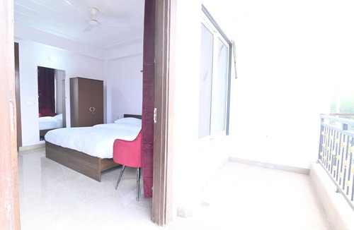 Sat Bari Apartment | Spacious & Sustainable 3-bedroom apartment in Chattarpur,New Delhi with AC, WiFi