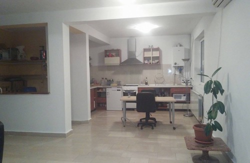 Crevedia Villa | Spacious Villa by the lake 20km to airport and downtown Bucharest