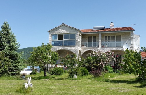 Neoric Apartment | Spacious Villa in Neoric with Pool