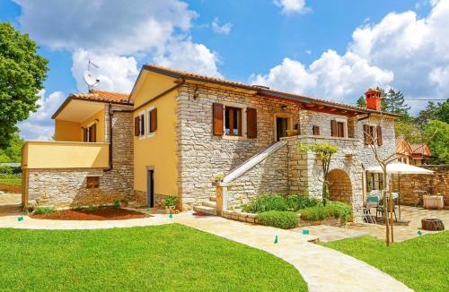 Heki Villa | Spacious Villa Sany with Private Pool