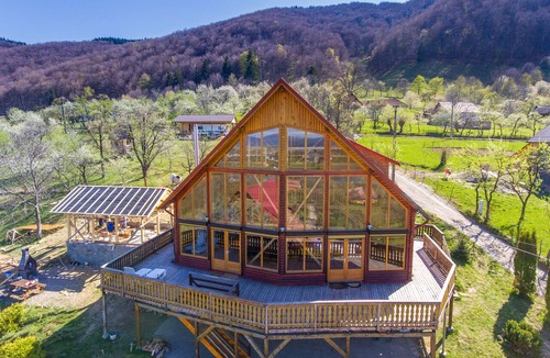 Bran Ski Chalet | Spectacular ski chalet in Bran, by Dracula's Castle, Carpathian Log Home 2!