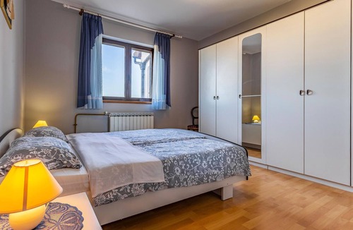 Banjole Apartment | Spend a pleasant summer vacation in the small resort of Volme, near Banjole and between the famous c