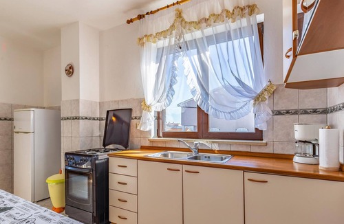 Banjole Apartment | Spend a pleasant summer vacation in the small resort of Volme, near Banjole and between the famous c