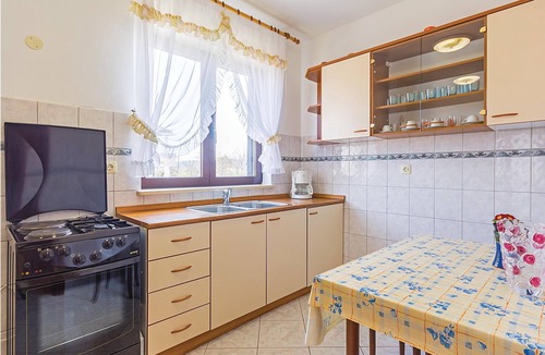 Banjole Apartment | Spend a pleasant summer vacation in the small resort of Volme, near Banjole and between the famous c