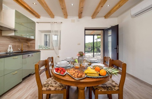 Lecevica House | Spend a relaxing vacation in the peaceful hinterland of Dalmatia, surrounded by beautiful nature.