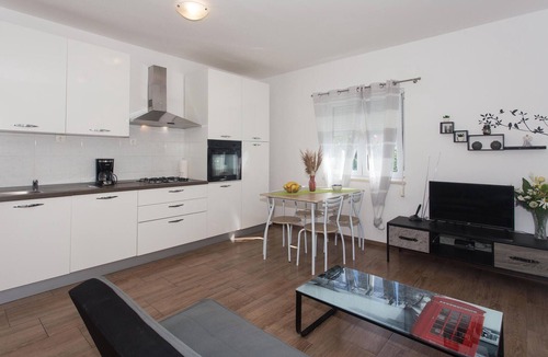 Mejasi House | Spend a relaxing vacation in this beautiful semi-detached house with swimming pool.