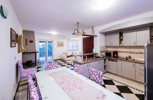Maslenica House | Splendid Holiday Home in Jasenice with Swimming Pool