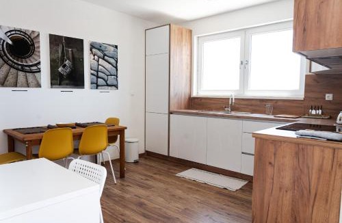 Vir Apartment | Station 22 - Apartment with Starlink, a terrace and private parking