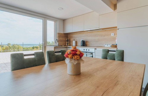 Kutina House | Stay among vineyards with a bathtub and nature views
