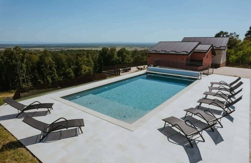 Kutina House | Stay among vineyards with views of Lonjsko Polje