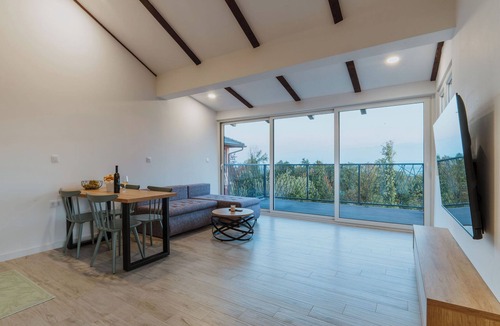 Kutina House | Stay among vineyards with views of Lonjsko Polje