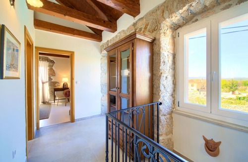 Garica House | Steinvilla Margaret mit Pool und besonderem Flair by Interhome