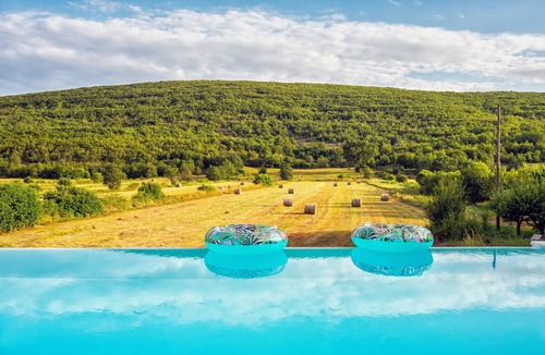 Trilj Villa | Stone Garden Villa - Escape from busy life with infinity pool and hot tub